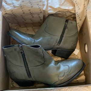 BASKE women’s boots size 8, brand new in box.
